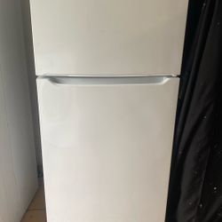 FRIGIDAIRE 30”W ALMOST NEW