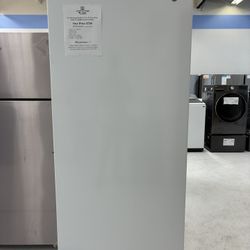 GE Garage Ready Frost Free Defrost Upright Freezer