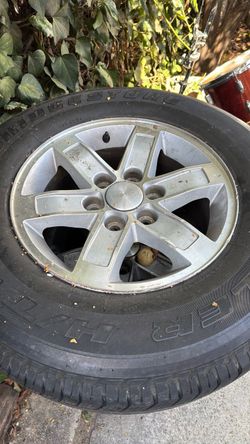 GMC Alloy Wheel with Bridgestone Tire