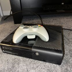 Used Xbox 360 E WITH GAMES