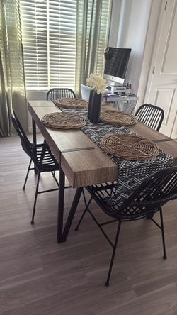 Dining Table/Chairs