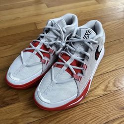 Nike Kyrie Flytrap 6  Youth Size: 5