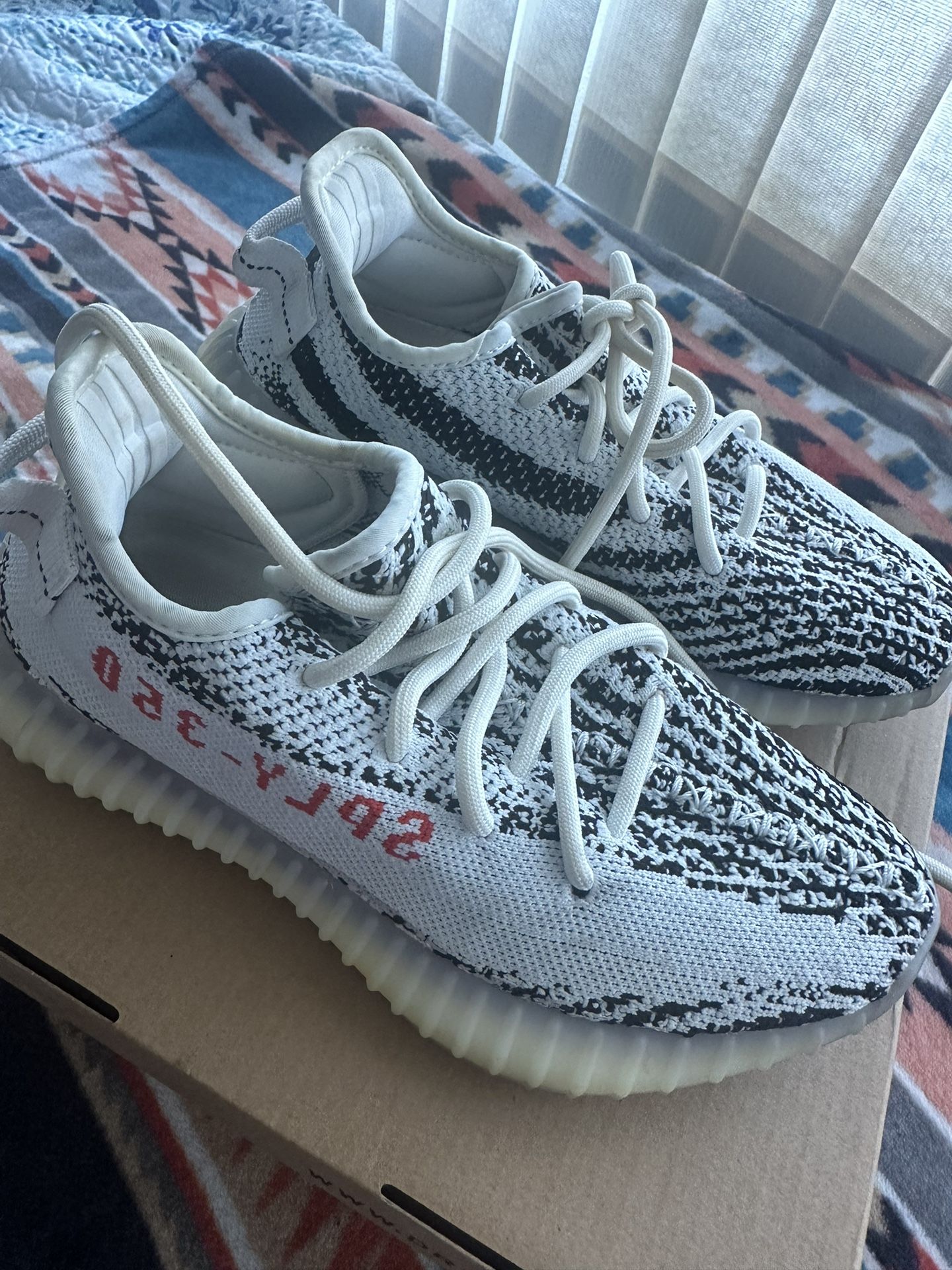 Adidas Yeezy Boost 350 v2 Zebra