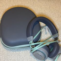 Headphone With Case 