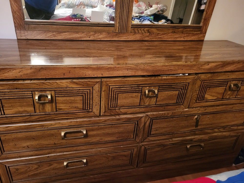 4 Piece Mahogany Wood Bedroom Set 