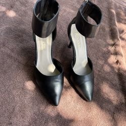 Nicole Miller Black Ankle Strap Heels 6M