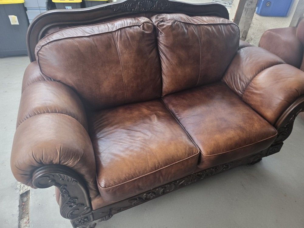 Luxury Style Love Seat Sofa Couches 