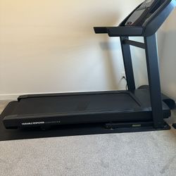 Horizon Fitness T202 Treadmill - Like New!