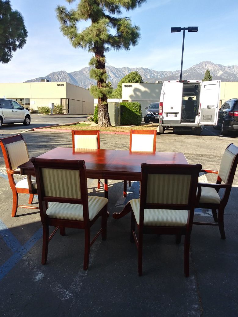 Beautiful cherrywood dining table and chairs