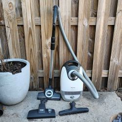 Miele Classic C1 Cat Dog Pet Canister Vacuum Cleaner