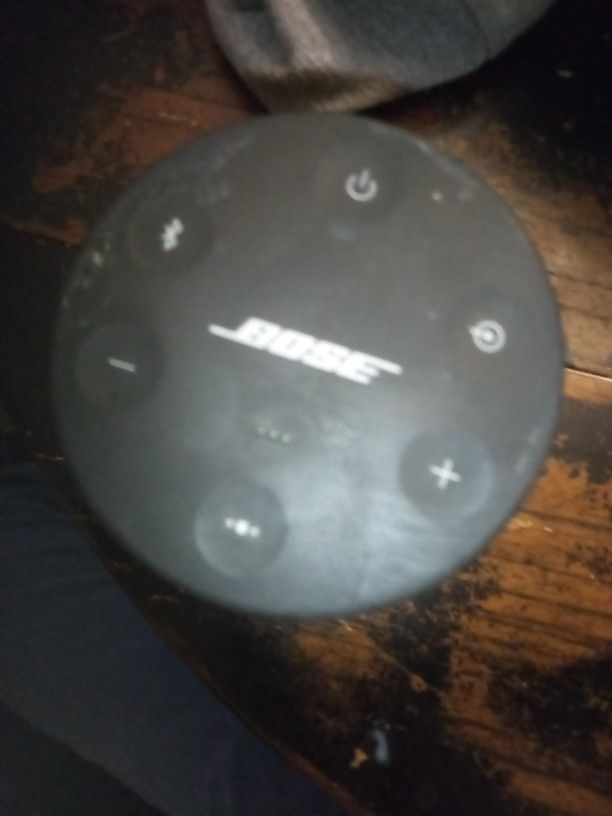 Bose SoundLink. (No Charger)