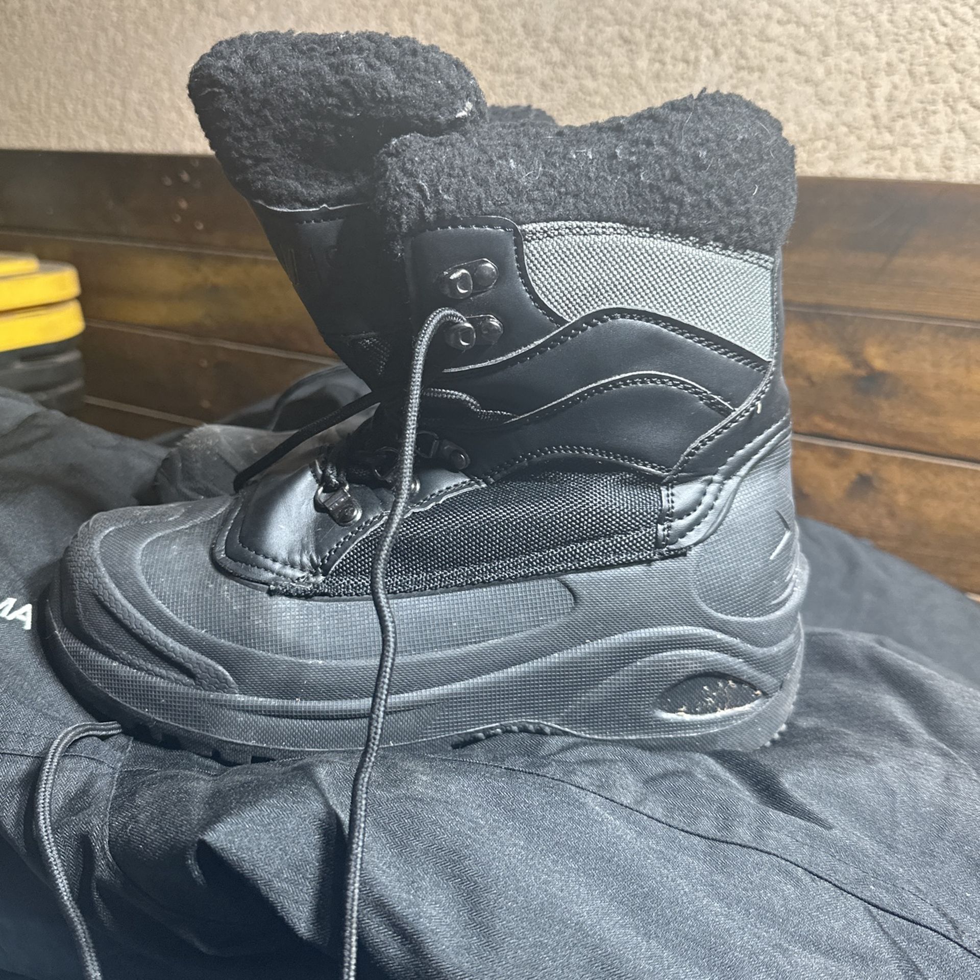 Men’s Snow Boots $15 Each Size 9 Both 