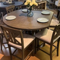 Table with 6 Chairs!