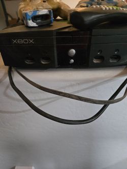 Xbox 2001 with games and controllers