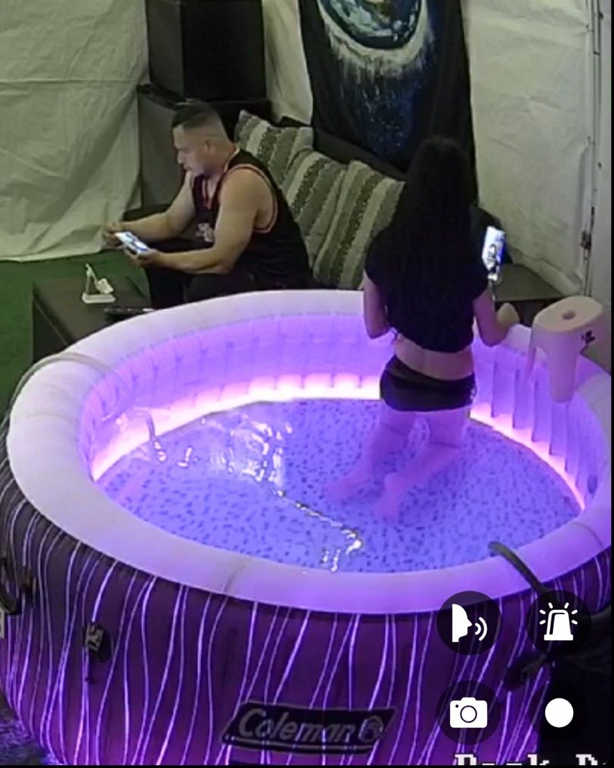 SaluSpa Hollywood AirJet Inflatable Hot Tub Spa with Color-Changing LED Lights 4-6 person