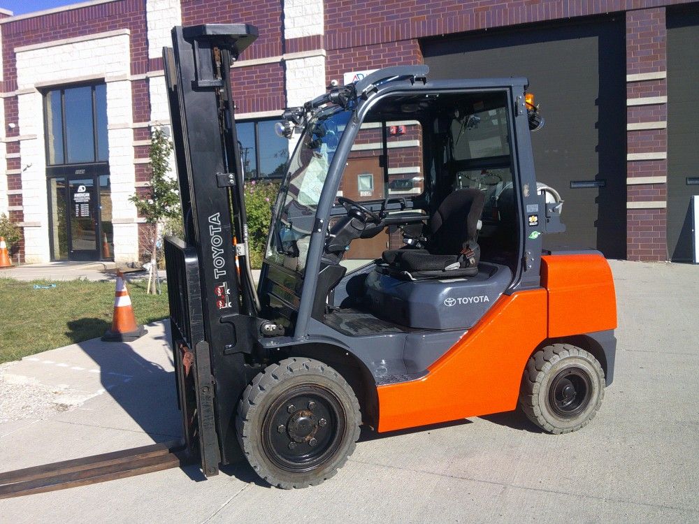 6000 LB. Capacity Pneumatic Toyota Forklift