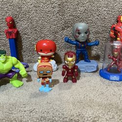 Marvel lot of 8 figures Hulk keychain Spiderman pez Flash bobble head Ironman