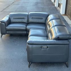 Couch/Sofa Sectional  - Gray - Recliner - Delivery Available 🚛