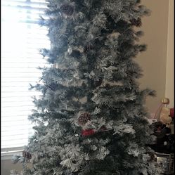 FREE      Flocked Christmas Tree 