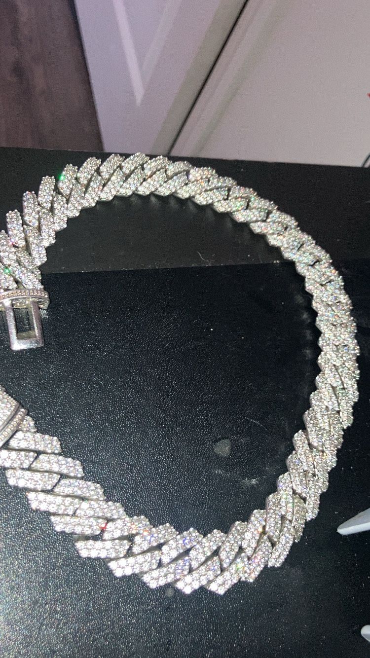Selling Or Trade For Gaming Pc 900$ Moissanite Pure Sliver Chain…