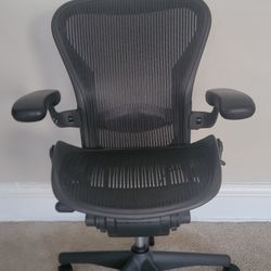 Herman Miller Aeron Chair Size B4