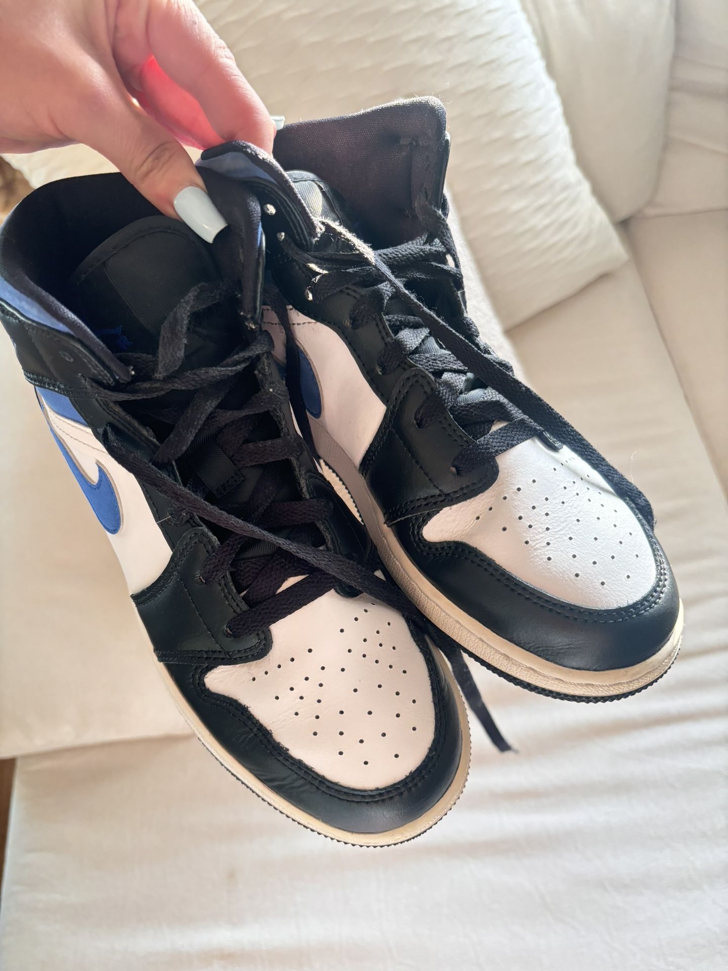 Air Jordan Mid “Hyper Royal” – Size (Women's 8)