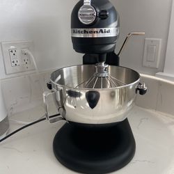 KitchenAid Matte Black - Bowl Lift Stand Mixer for Sale in La Mirada