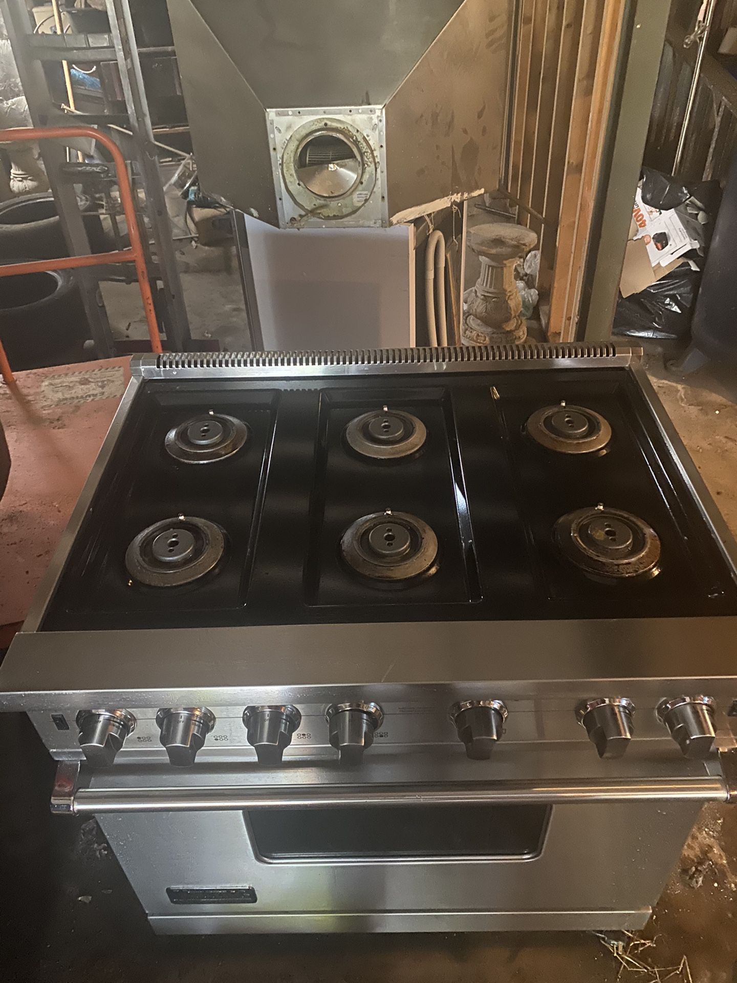 Vicking Gas stove, excellent condition