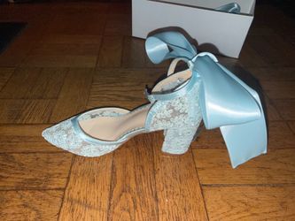 Baby blue lace heels with bow. Kailee P. Size 5.