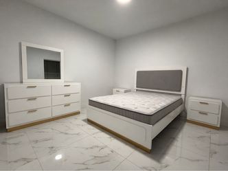 Brand New Queen Bedroom Set with Mattress / Juego de Cuarto Queen Nuevo a Estrenar