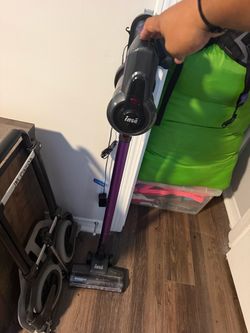 Rechargeable vacuum cleaner