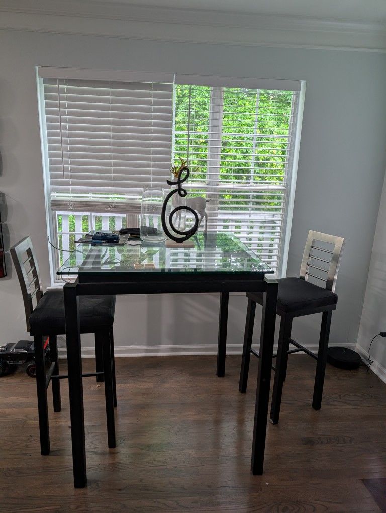 Breakfast Table With Chairs