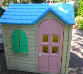 Price is firm.. cute children's cottage playhouse