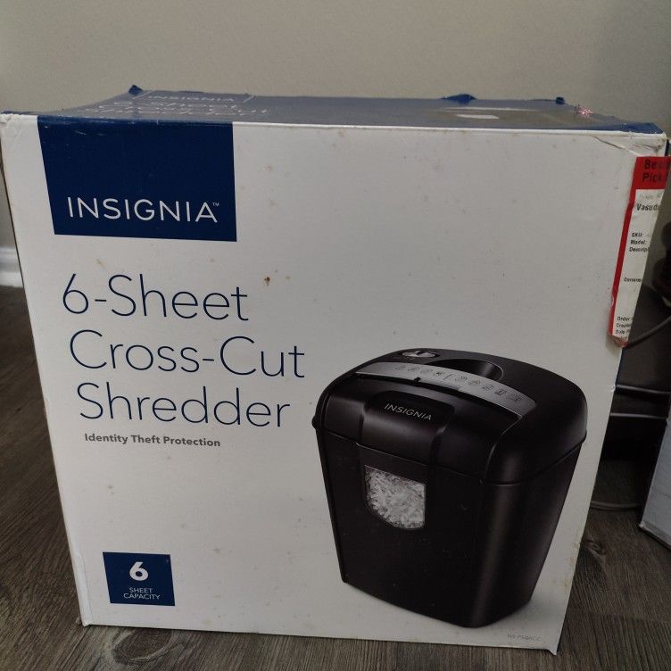 Insignia 6 Sheet crosscut Shredder