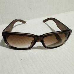 Christian Dior Sunglasses Diorextralight  Gently Used Tiny superficial scuff Otherwise Excellent Condition. One screw needs to be tightened didn’t hav