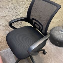 Black Mesh Office Chair - Local Delivery for a Fee - See My Items 😎