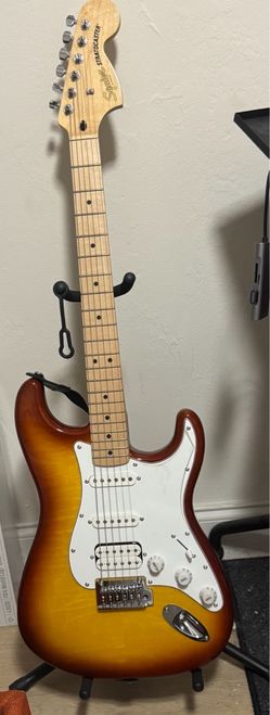 ELECTRIC GUITAR SQUIER STRATOCASTER