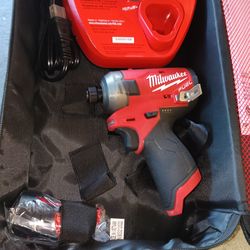 Milwaukee
M12 FUEL SURGE 12V Lithium-Ion Brushless Cordless 1/4 in. Hex Impact Driver Compact Kit w/(1)  2.0Ah Batteries, Bag