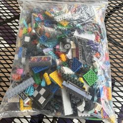 2.5 Pounds Of Legos 