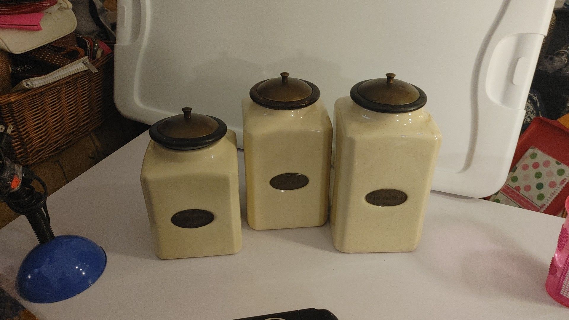 DIlleep SET OF 3 CERAMIC CANISTERS LABELED COFFEE, SUGAR AND FLOWER. IN GREAT CONDITION COLLECTIBLE DILEEP CANISTERS MADE IN INDIA