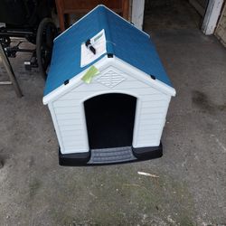Small Dog Or Cat House Brand New Never Used $40