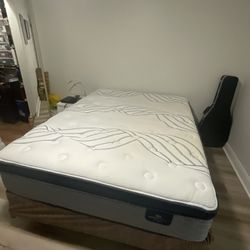 Mattress Serta Plush Pillow top Queen