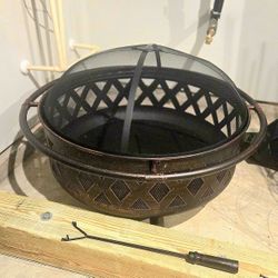 FIRE PIT w/ SCREEN, COVER & POKER