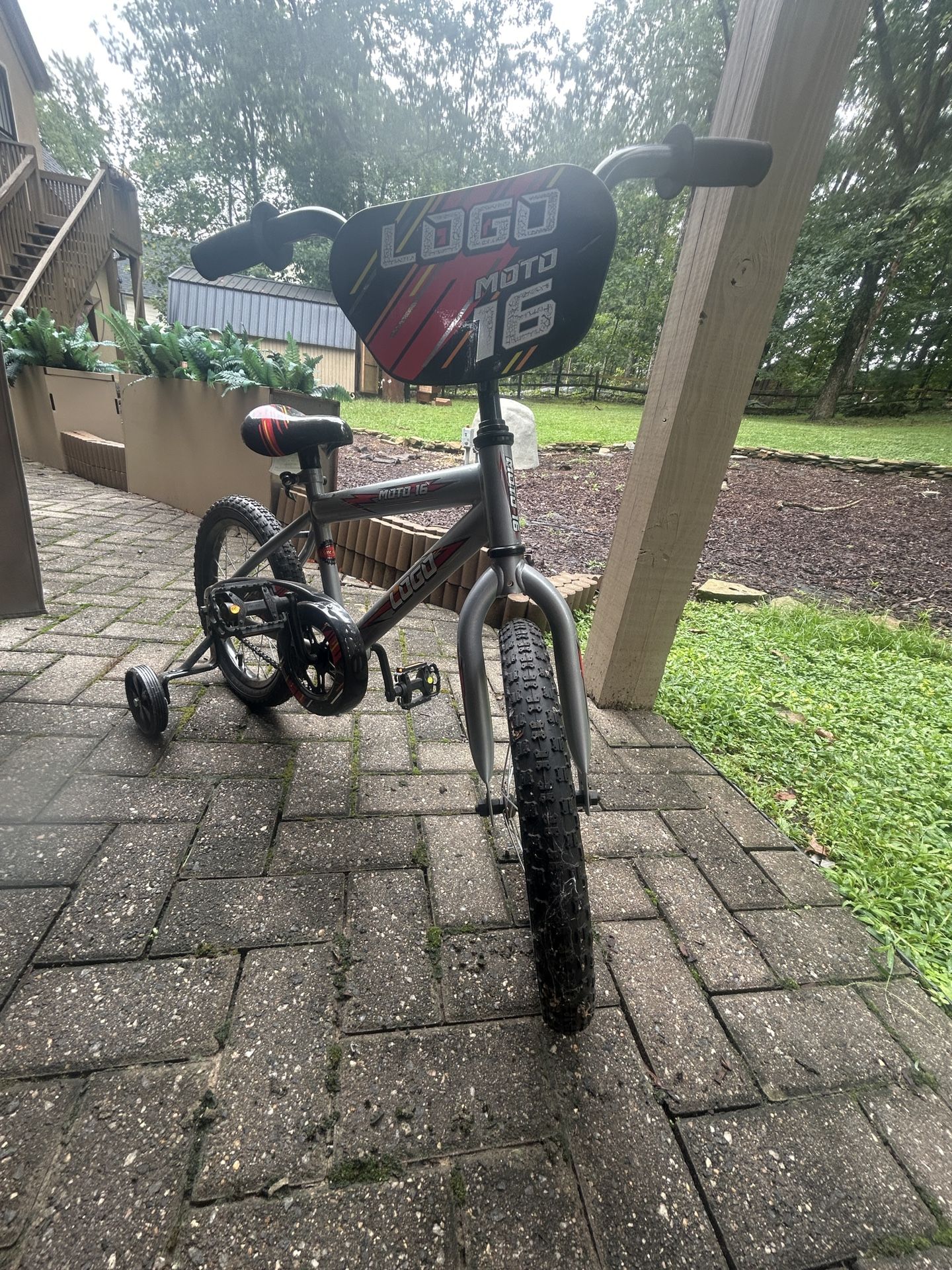 Kids Bike w/ training Wheels