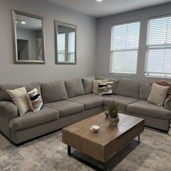 Large Gray Sectional Sofa with Queen Pull-Out Bed – Excellent Condition