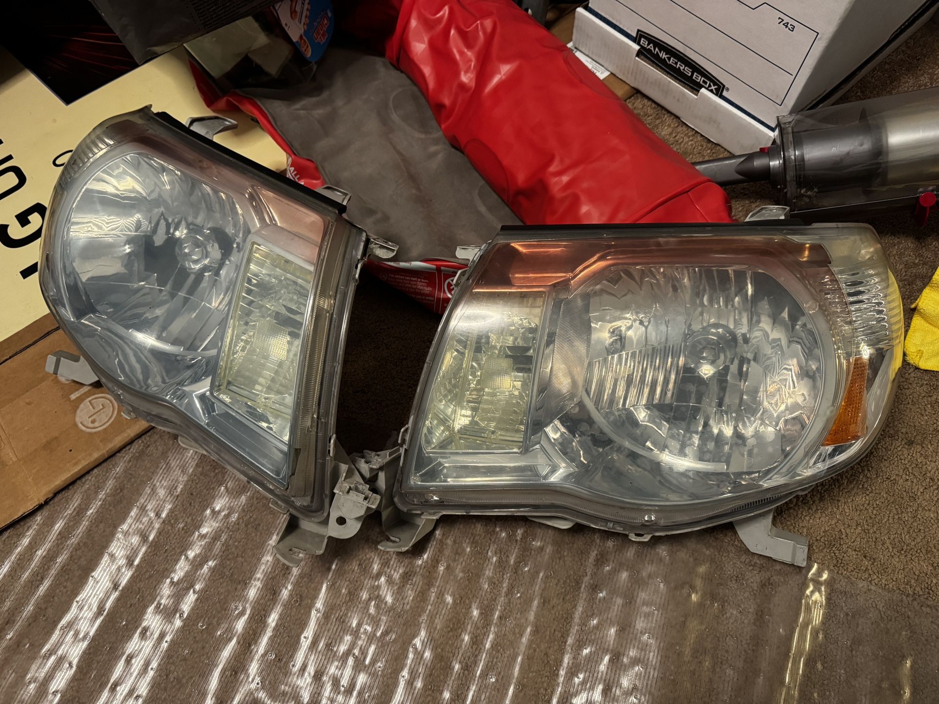 05-11 2nd gen Tacoma OEM headlights 
