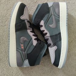 Air Jordan Retro 1 Mid Size 8.5wmns/7 Youth 