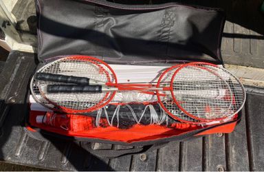 Badminton set 4 racket, 2 birds, net, poles, bag