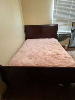 Queen bed with mattress