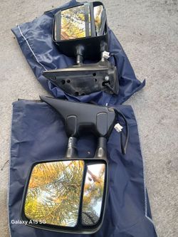 Used 2005 nissan titan driver side and passenger side mirrors